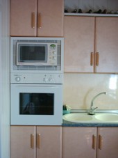con horno y microondas empotrados | CASA EN CAN MIR